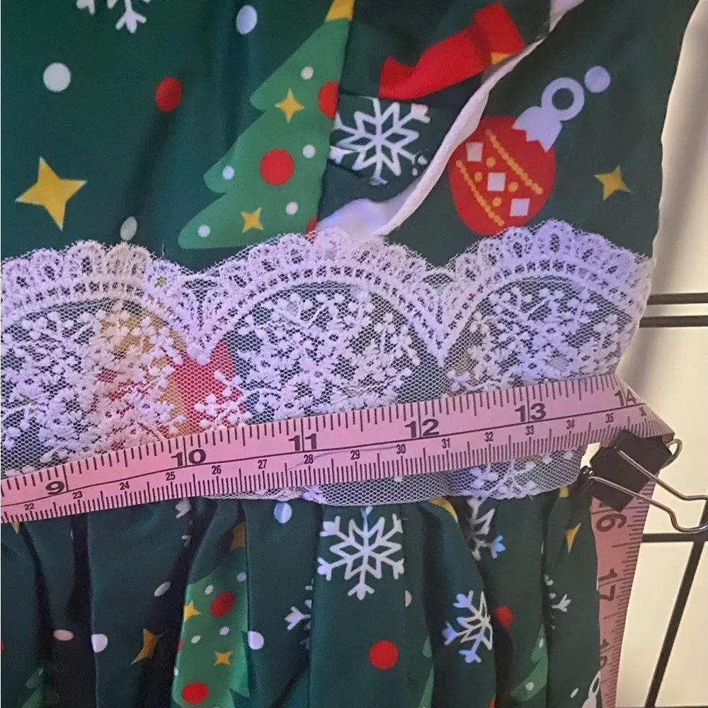 Girl’s sleeveless green dress with Christmas print and lace at the waist NWT